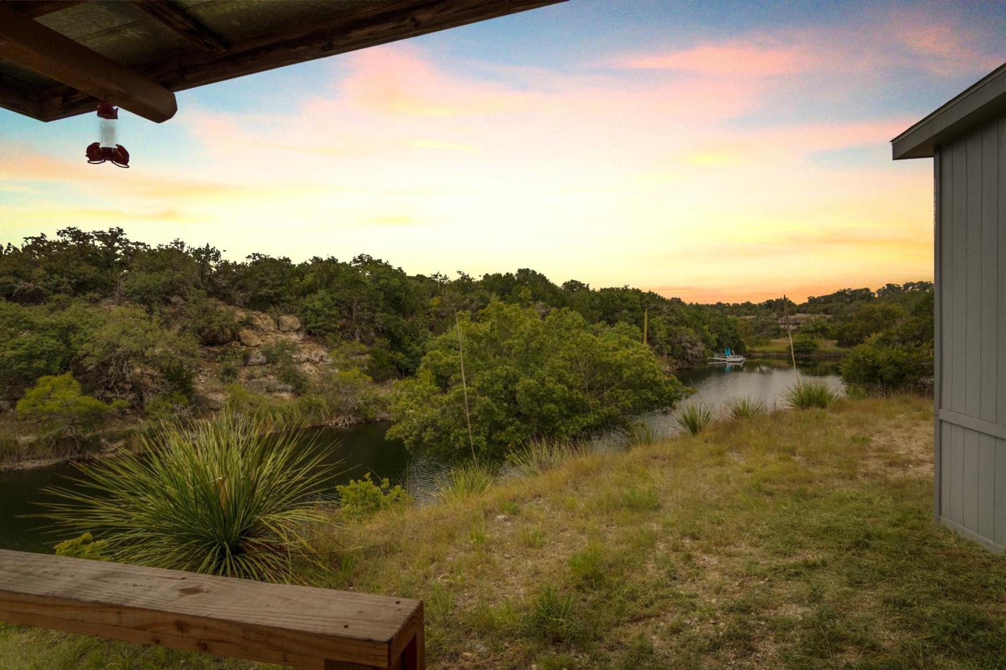 Hondo Creek Hideaway Hotel Tarpley Exterior photo